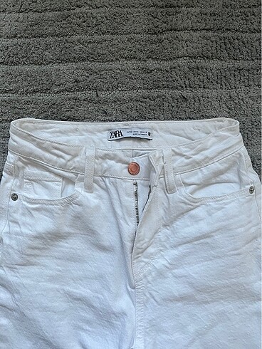 32 Beden ZARA BEYAZ JEAN PAÇASI KESİK