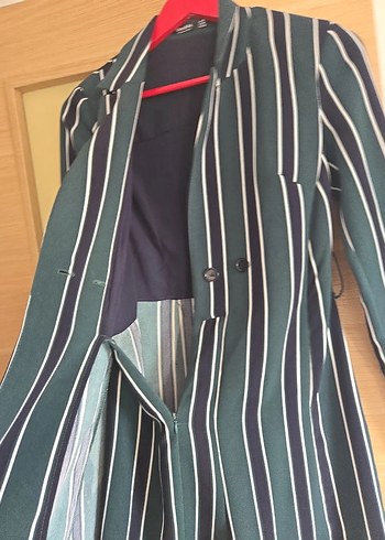 Bershka yeşil beyaz Çizgili Kemerli V Yaka Mini şort Elbise - Görsel 4