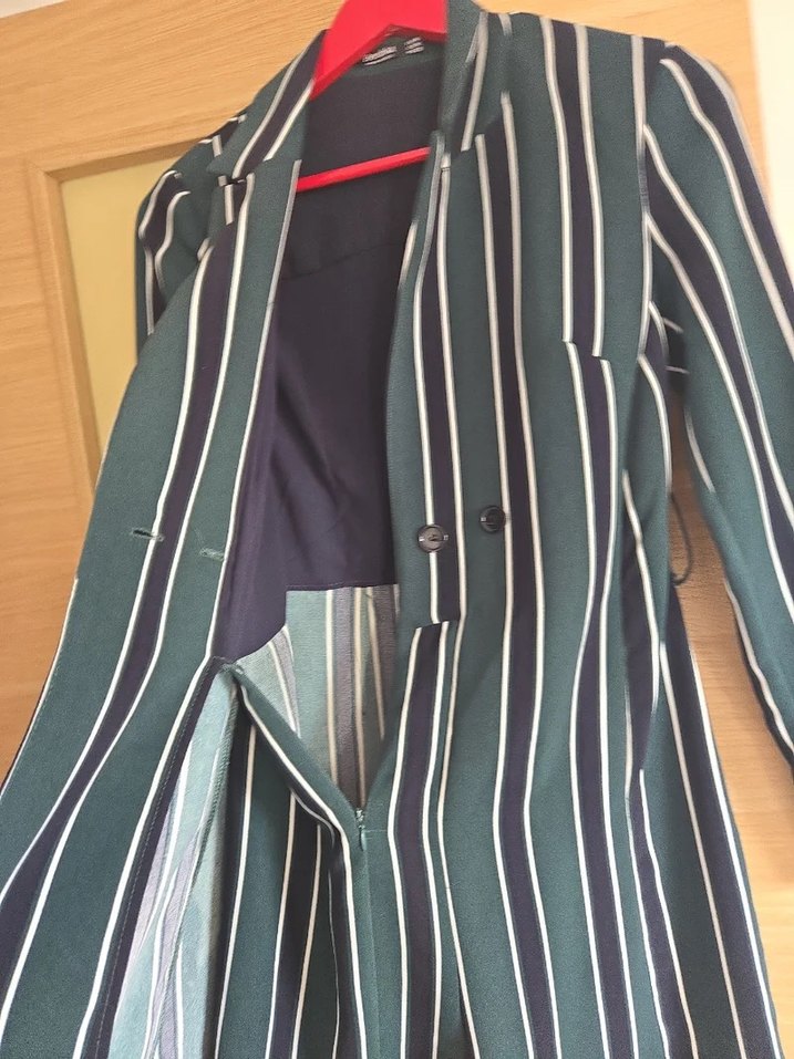 Bershka yeşil beyaz Çizgili Kemerli V Yaka Mini şort Elbise - Görsel 4