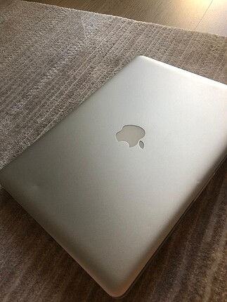 Apple Macbook pro 2012 mid