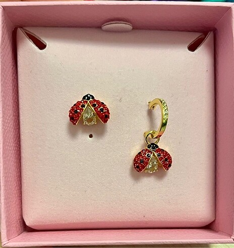 swarovski Uğurböcekli Swarovski küpe