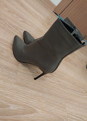 NINE WEST BOT