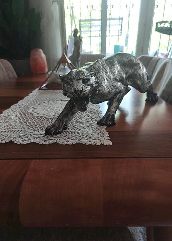 Koyu Gri Kaplan Figürin - Görsel 2