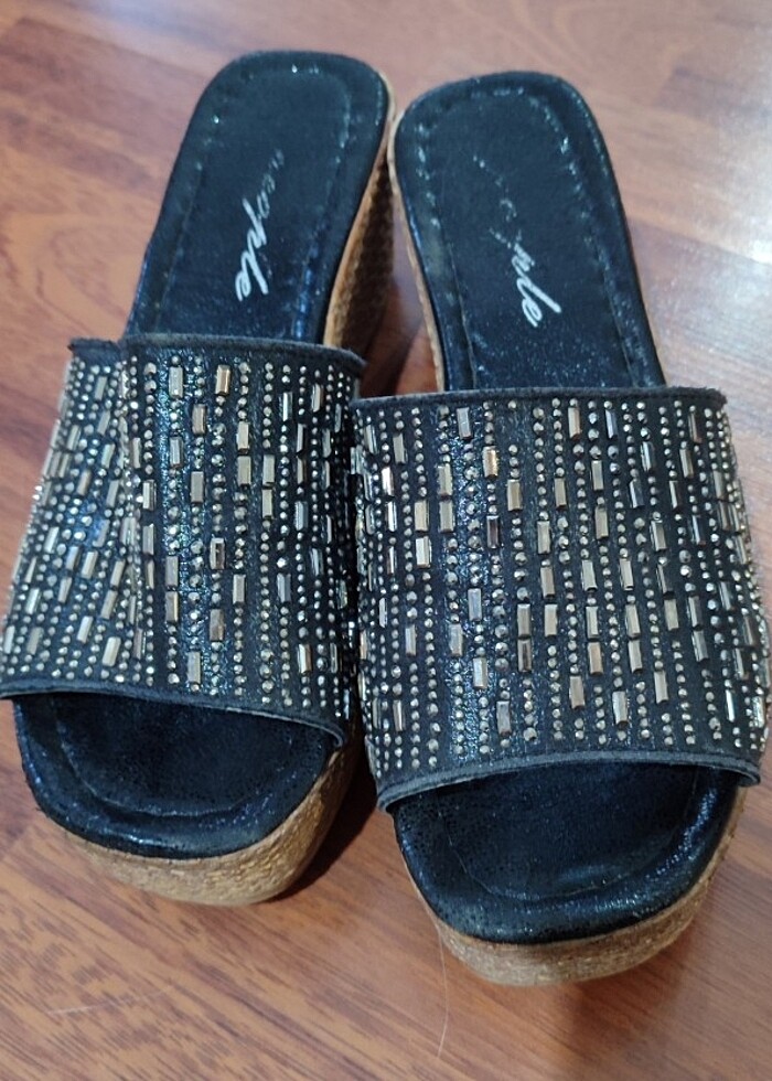 Yepyeni kadın terlik - Görsel 2