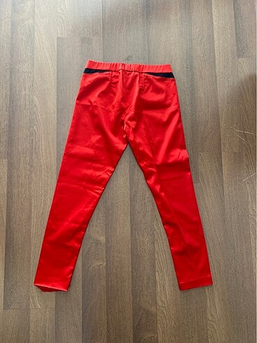 42 Beden kırmızı Renk Kırmızı saten pantolon