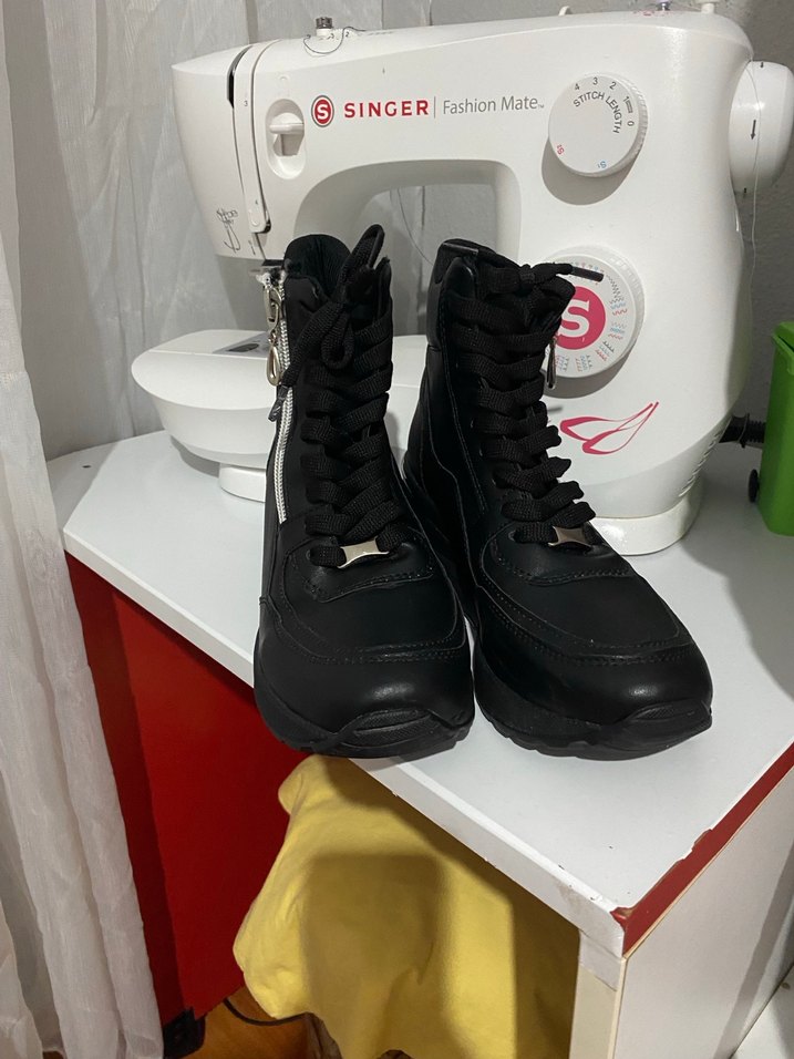 Siyah Kadın Dolgu Topuklu Lastik Bot - Görsel 2