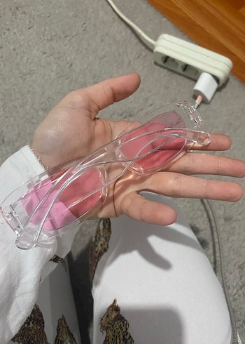 Şeffaf Çerçeveli Pembe Kadın Güneş Gözlüğü - Görsel 2