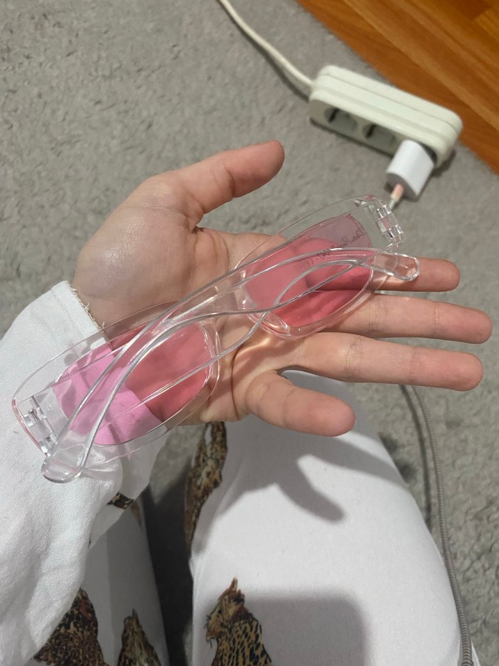 Şeffaf Çerçeveli Pembe Kadın Güneş Gözlüğü - Görsel 2