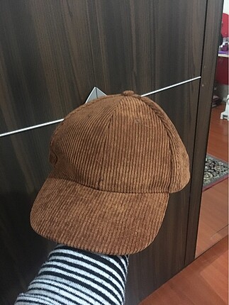 kahverengi kasket şapka