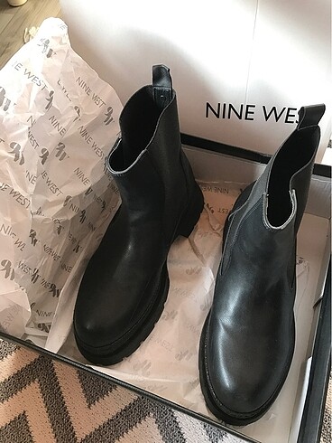 Nine west bot