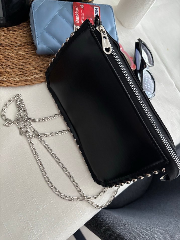 Siyah Deri Zımba Çanta - Görsel 2