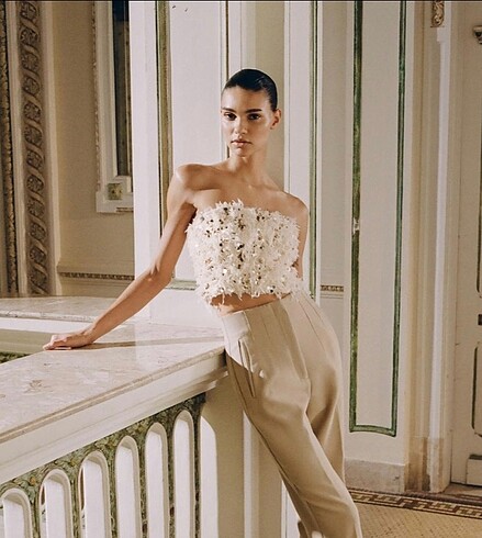 zara püsküllü ve payetli crop şık bluz