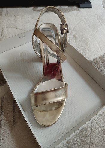 Gold Parlak Dolgu Topuklu Kadın Abiye Ayakkabı - Görsel 2