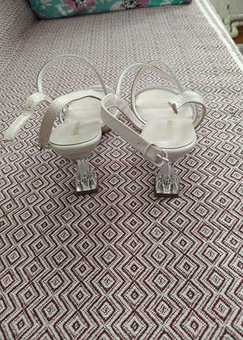 Beyaz Dantel Detaylı Kadın Topuklu Ayakkabı - Görsel 2