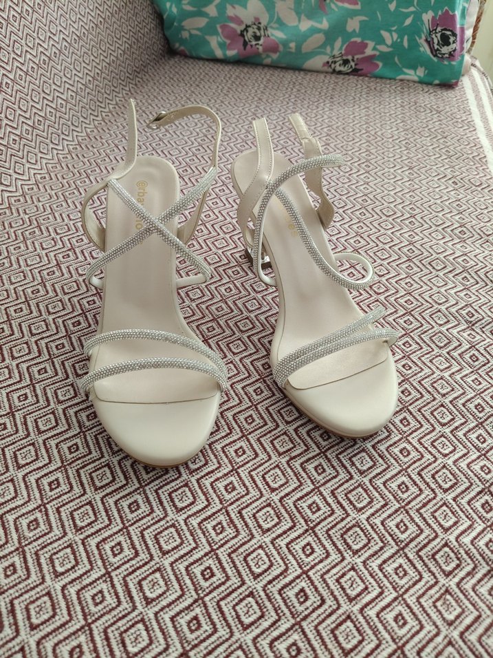 Beyaz Dantel Detaylı Kadın Topuklu Ayakkabı - Görsel 3