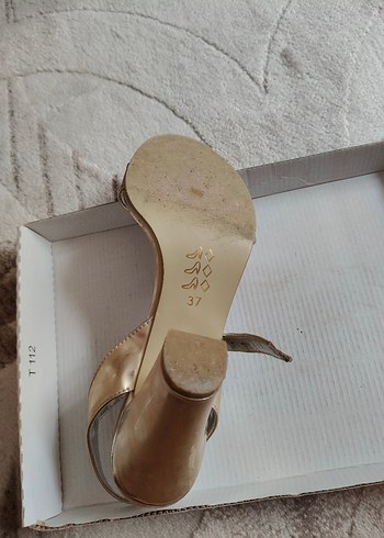 Altın Parlak Dolgu Topuklu Kadın Abiye Ayakkabı - Görsel 3