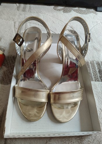 Gold Parlak Dolgu Topuklu Kadın Abiye Ayakkabı - Görsel 4