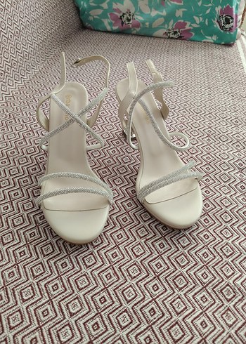 Beyaz Dantel Detaylı Blok Topuklu Kadın Abiye Ayakkabı - Görsel 3
