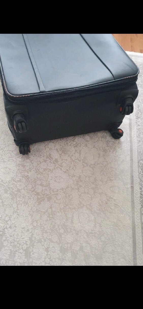Siyah Fermuarlı Valiz - Görsel 3