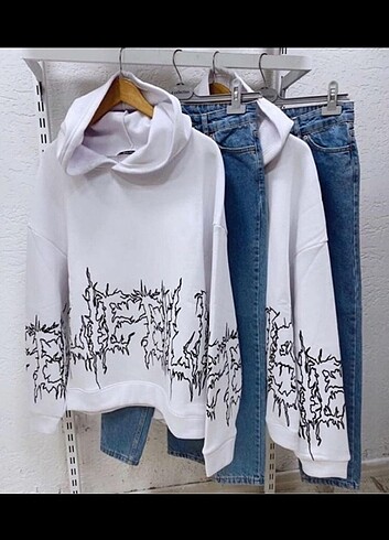 m Beden BEYAZ DESENLİ KAPŞONLU SWEATSHİRT 