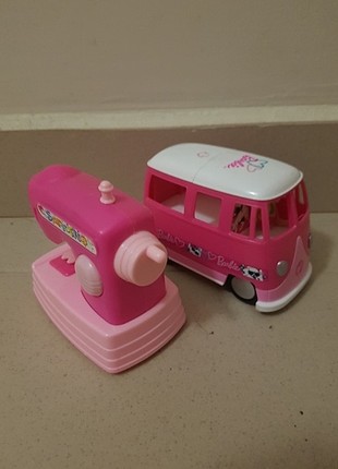 Dikiş makinesi ve barbie araba