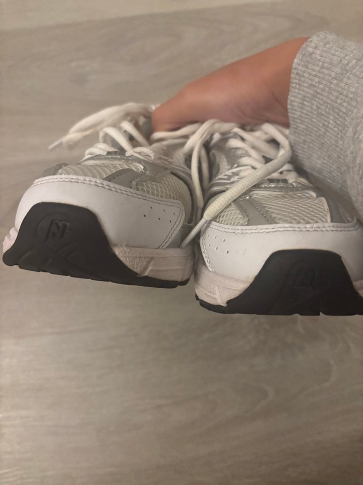 New balance 38 numara yarım numara dardır - Görsel 2