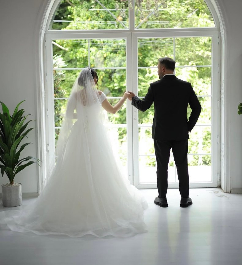 V Yakalı Beyaz Prenses Gelinlik - Görsel 3