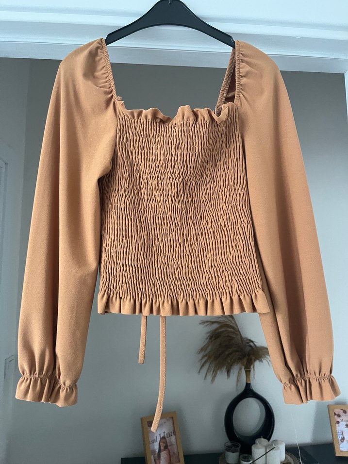 Bej V Yaka Uzun Kollu Fırfırlı gömlek - Görsel 4