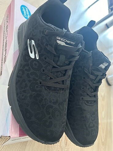 Skechers spor ayakkabı