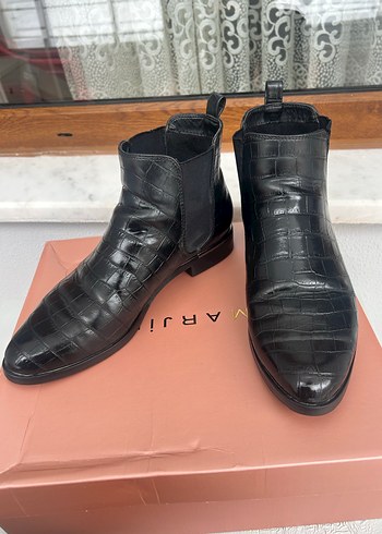 Siyah Deri Kemerli Yılan Desenli Kadın Bot - Görsel 2