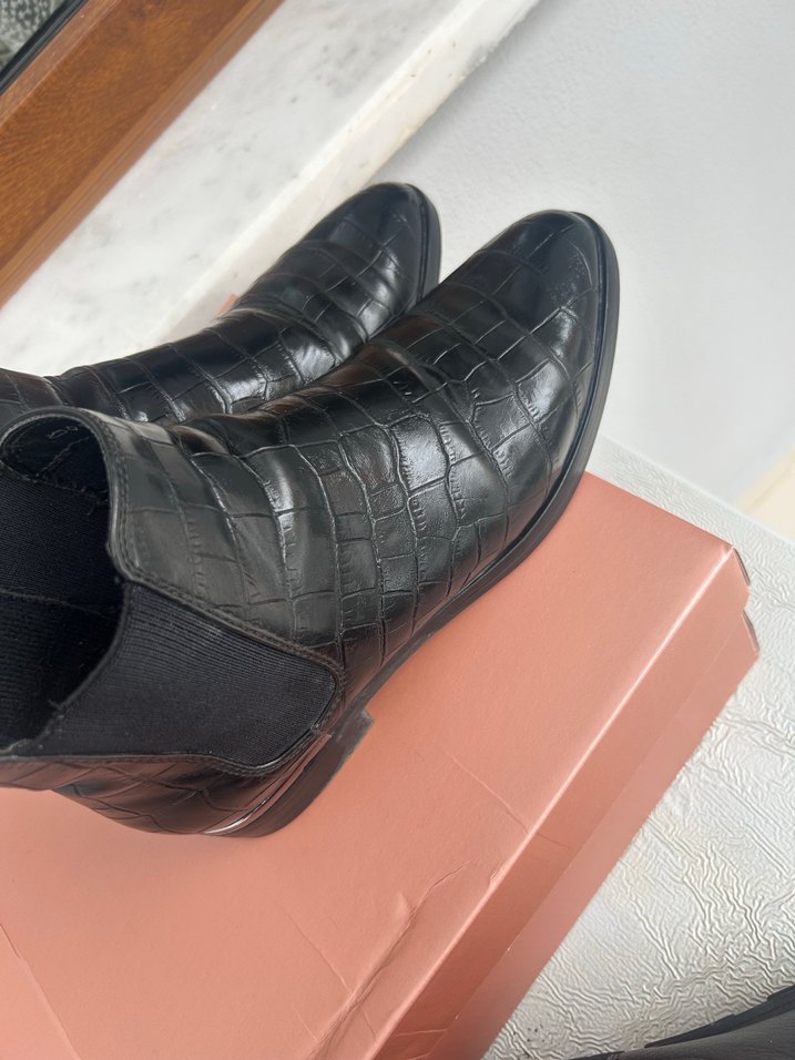 Siyah Deri Kemerli Yılan Desenli Kadın Bot - Görsel 3