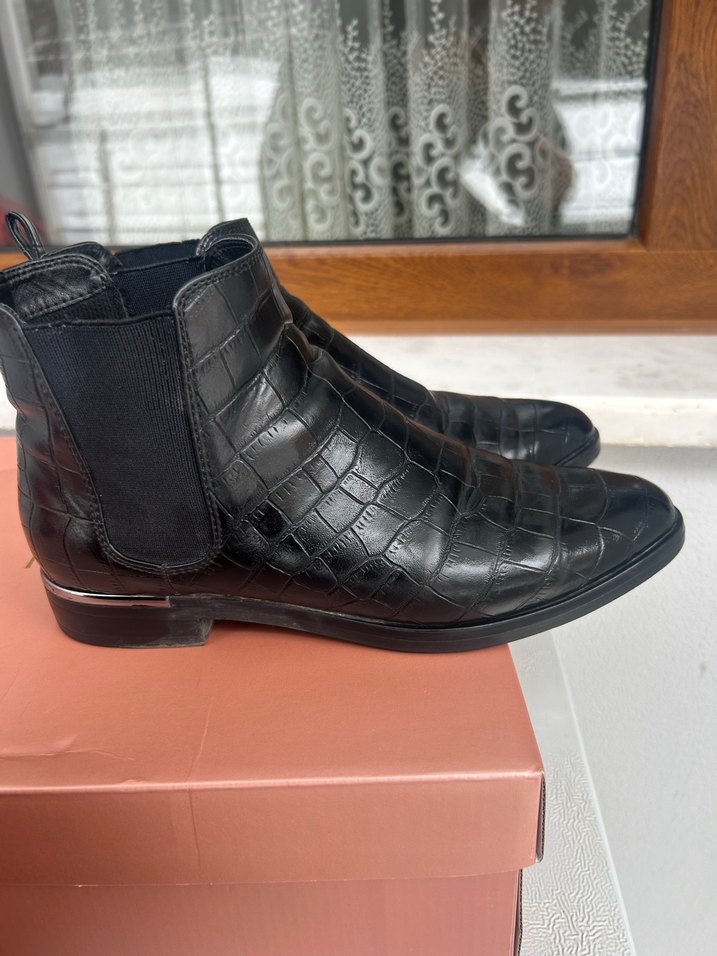 Siyah Deri Kemerli Yılan Desenli Kadın Bot - Görsel 4