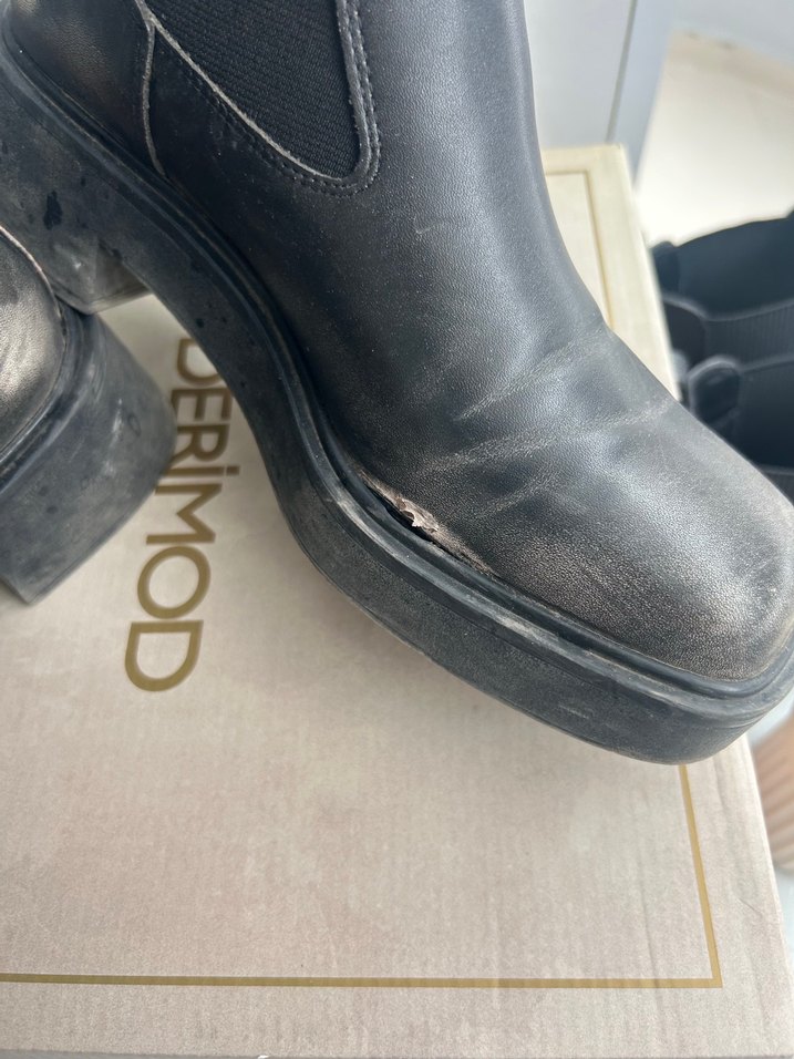 Tokalı Siyah Deri Kadın Bot - Görsel 3