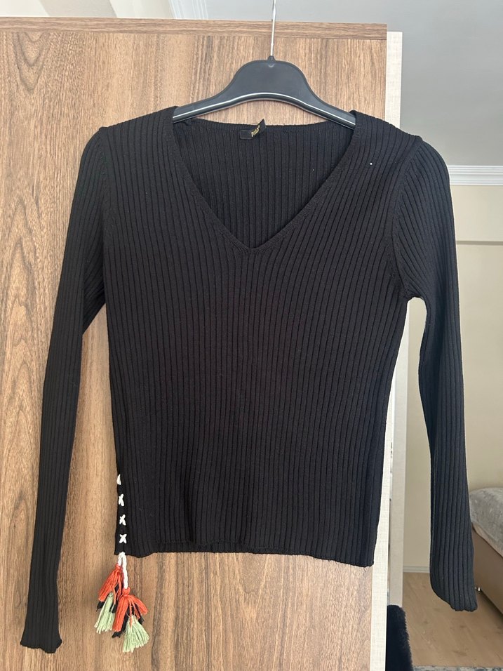 V Yaka Siyah Triko Kadın Kazak - Görsel 2