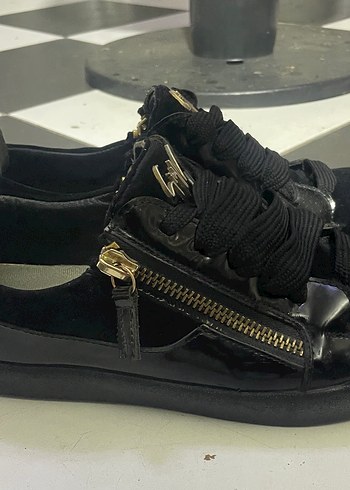 giuseppe-zanotti 43