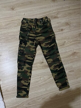 Bershka Kamuflaj Desenli Pantolon