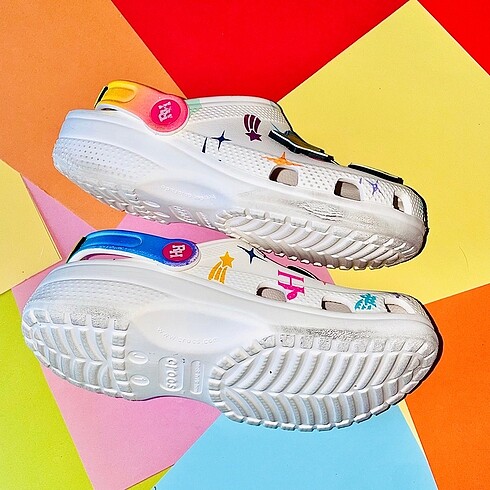 32 Beden beyaz Renk CROCS RAİNBOW HİGH ÇOCUK TERLİK