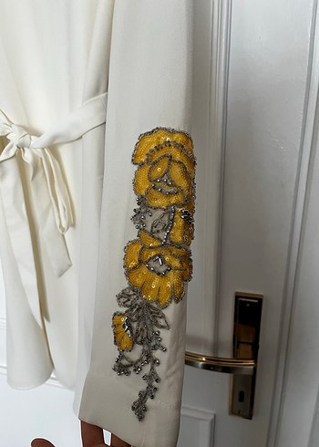 Uzun Kollu Beyaz Nakışlı Kadın Elbise - Görsel 4