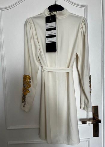 Uzun Kollu Beyaz Nakışlı Kadın Elbise - Görsel 7