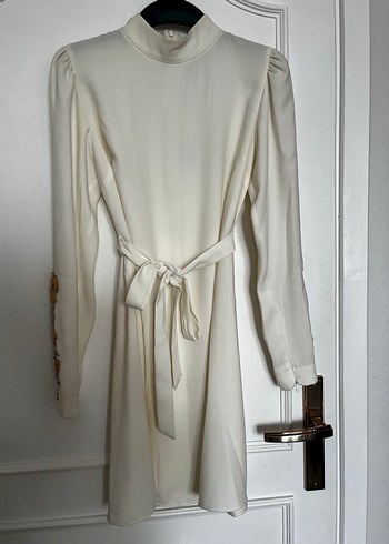 Uzun Kollu Beyaz Nakışlı Kadın Elbise - Görsel 2