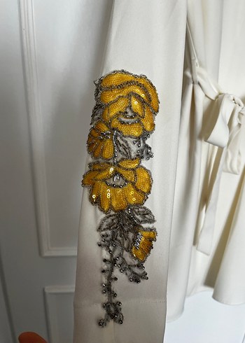 Uzun Kollu Beyaz Nakışlı Kadın Elbise - Görsel 3