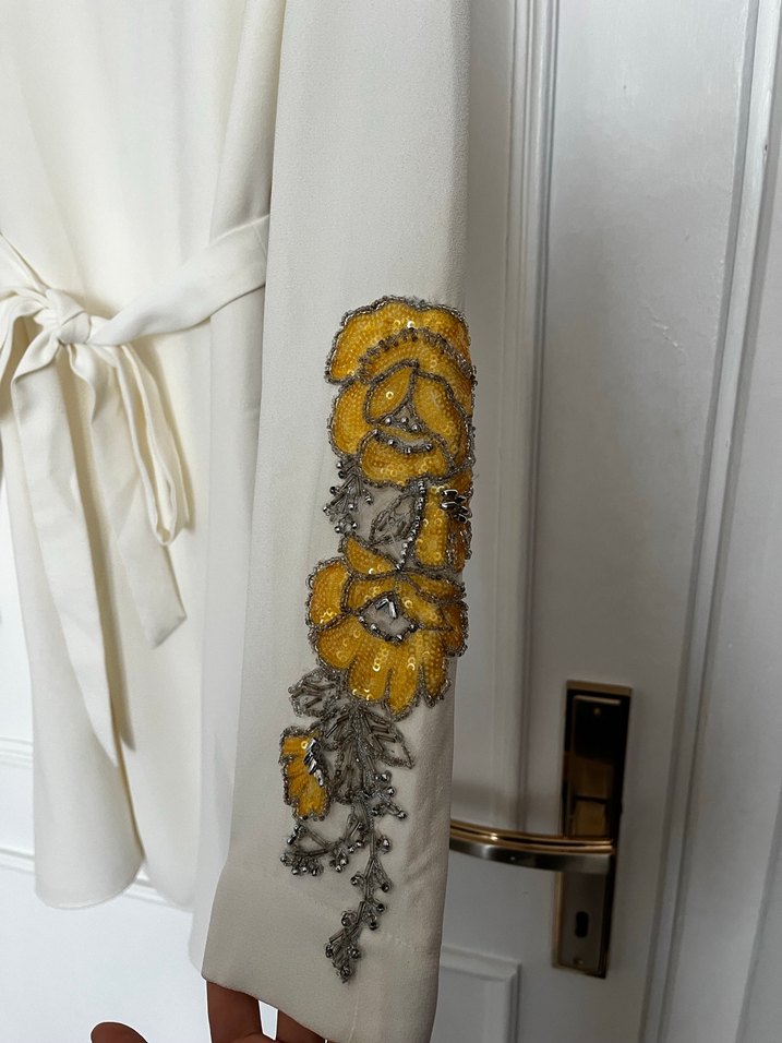 Uzun Kollu Beyaz Nakışlı Kadın Elbise - Görsel 4