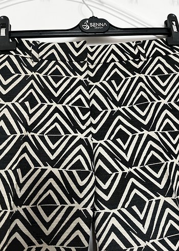 Desenli Siyah Kadın Pantolon - Görsel 4