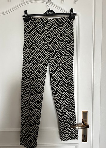 Desenli Siyah Kadın Pantolon - Görsel 2