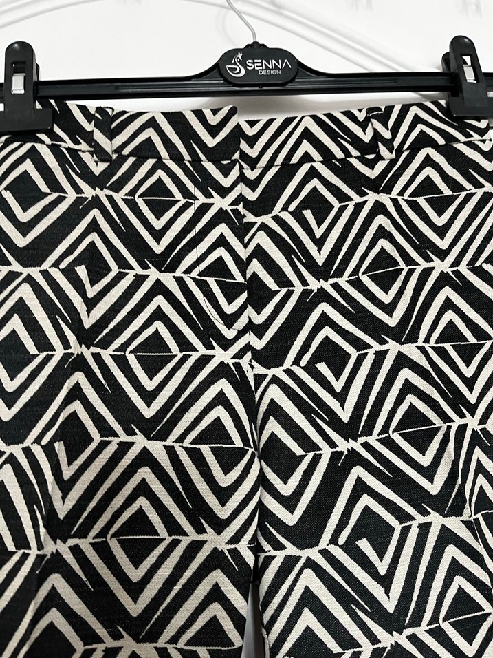 Desenli Siyah Kadın Pantolon - Görsel 4