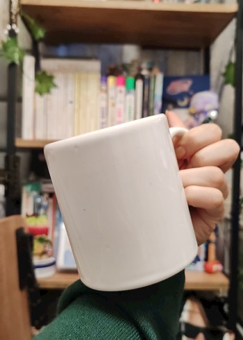 Beyaz Kupa Bardak Üzerinde Sevimli Kedi Desenleri - Görsel 2