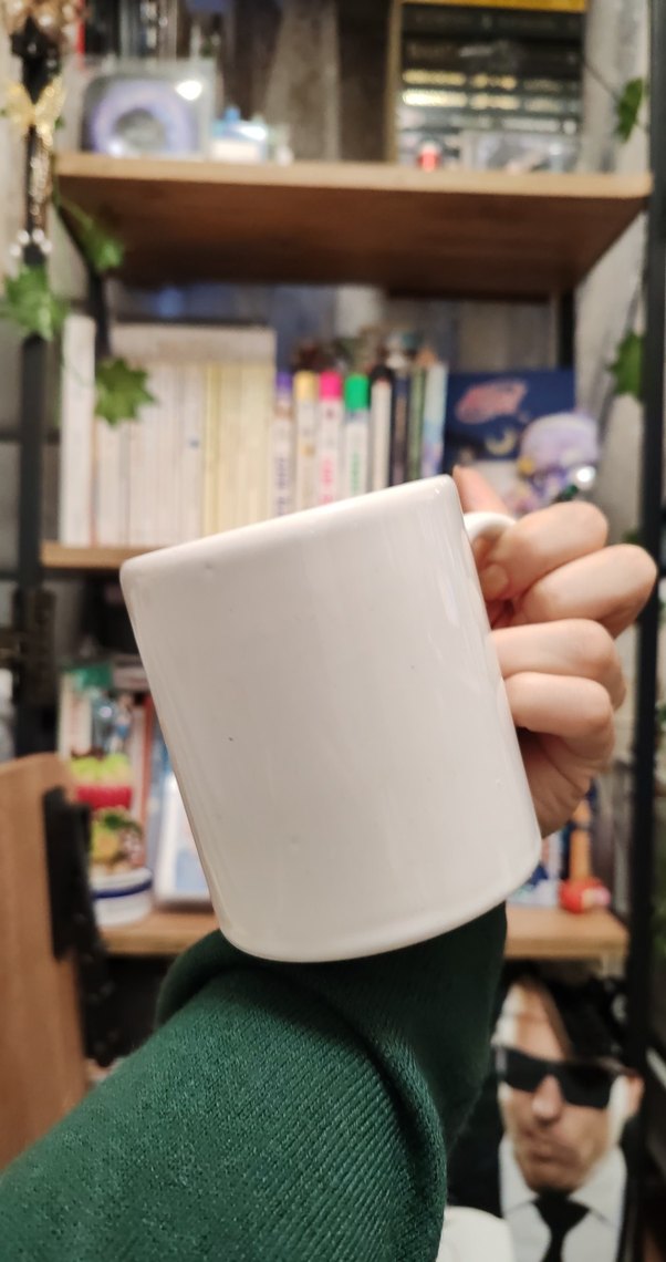 Beyaz Kupa Bardak Üzerinde Sevimli Kedi Desenleri - Görsel 2