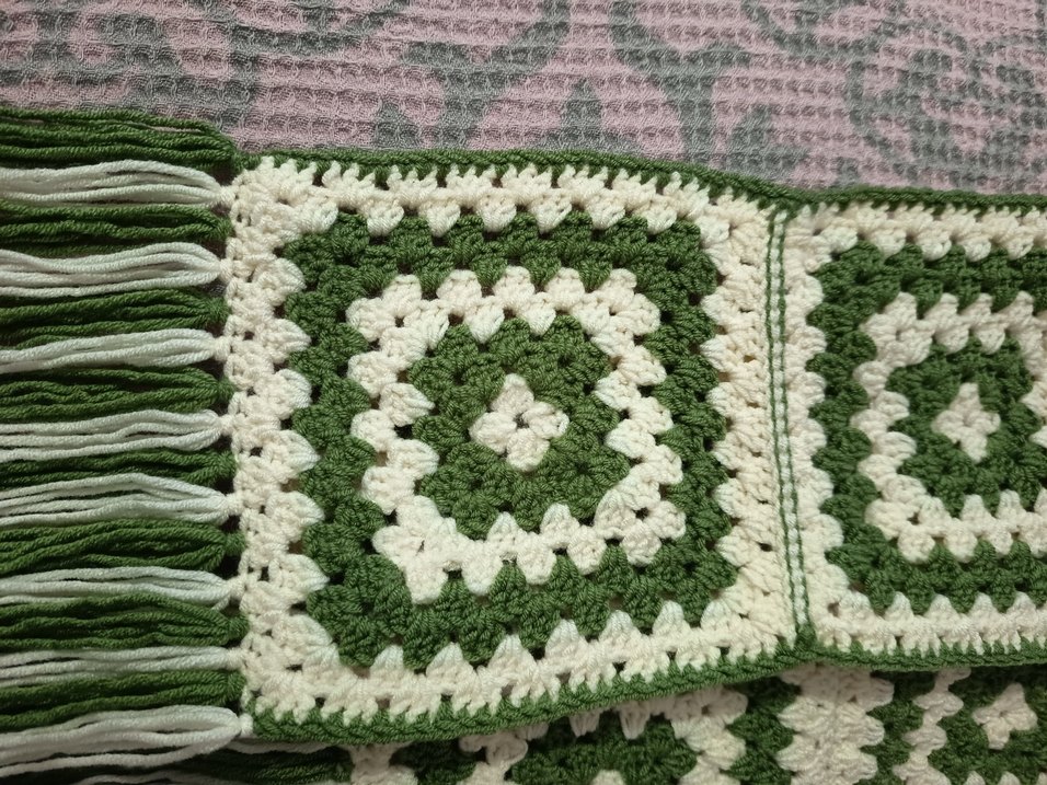 Yeşil krem motif el örgüsü atkı eldiven takım - Görsel 4