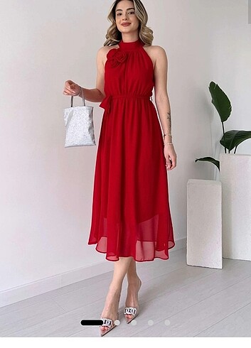 Yeni kırmızı elbise