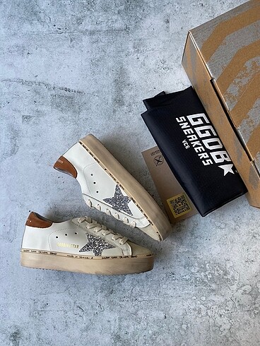 Golden Goose Deluxe Golden goose